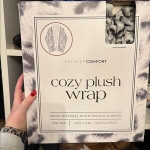 New in Box Premier Comfort Cozy Plush Wrap Snow Leopard Pattern